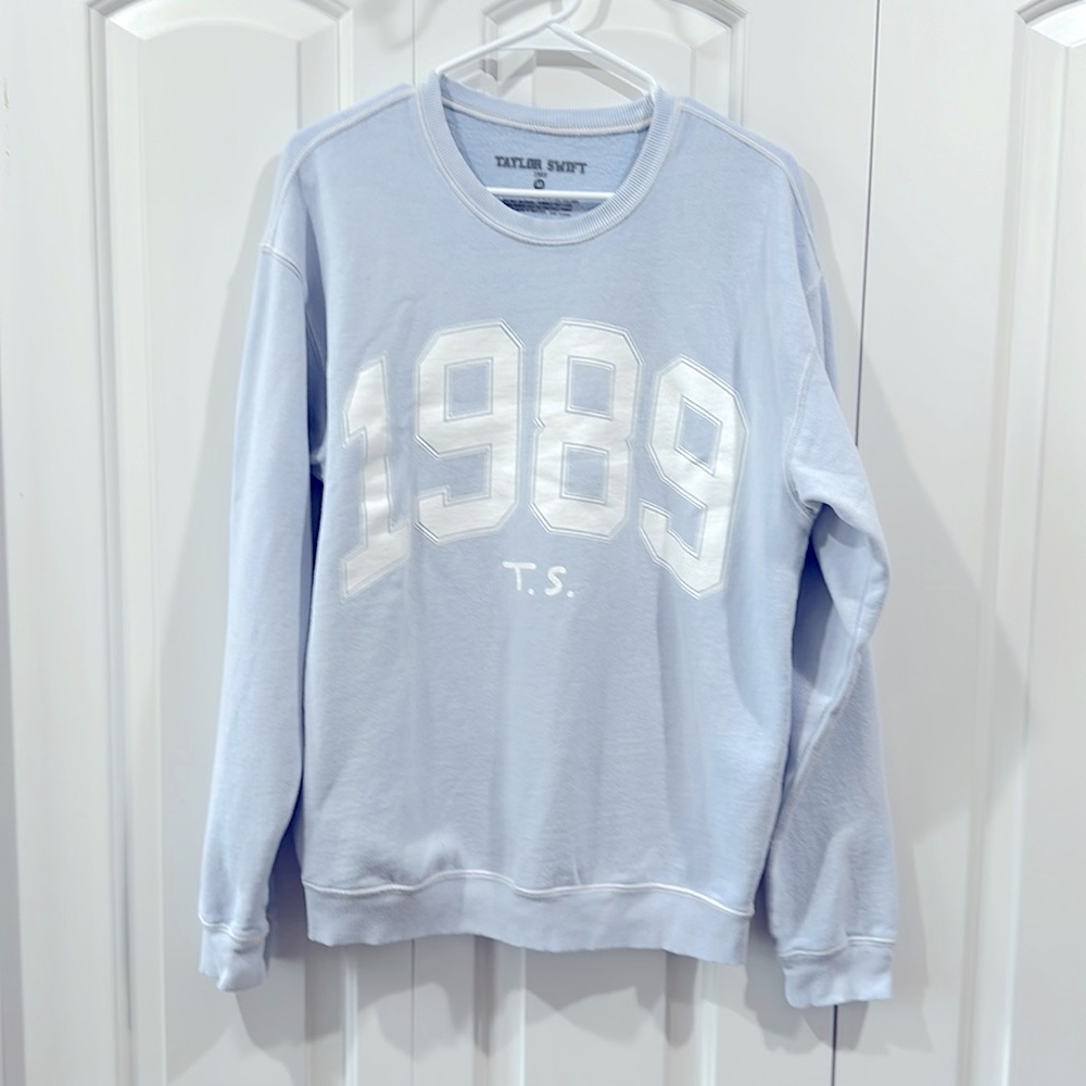 Taylor Swift 1989 Crew Light Blue Size Medium